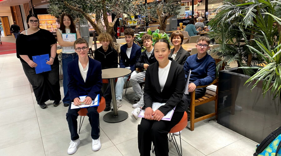 Élèves du bac pro commerce de La Providence Dieuze en atelier style